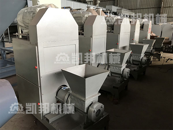 木炭生产机如何做到真正意义的环保 提高设备产量和什么有关系